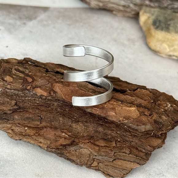 5 For $25💫Alternative Silver Aluminum Band Coiled Ring - Picture 7 of 7